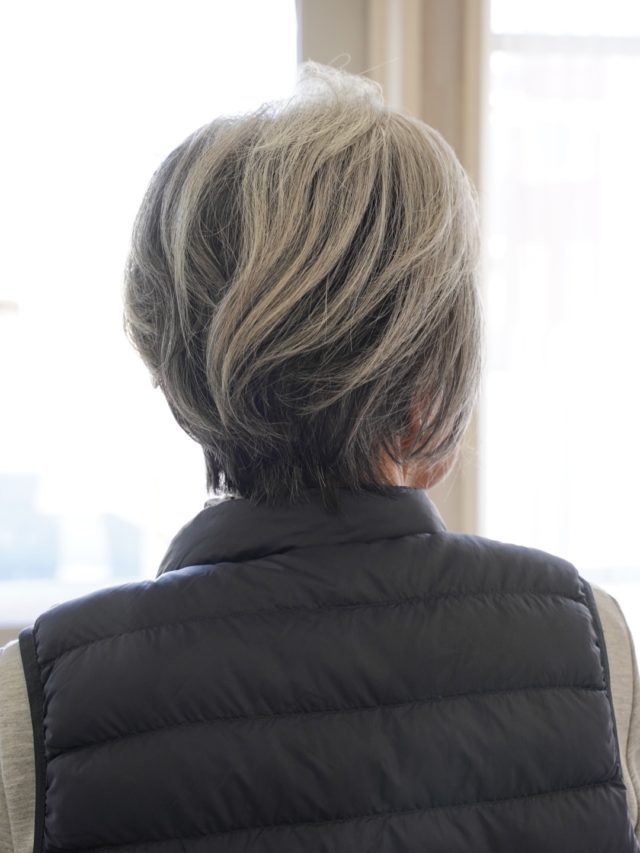 60代女性
柔らかいくせ毛
前の方に白髪が集中してます！

#ステップボーンカット
#60代 
#angele 
#中村公園