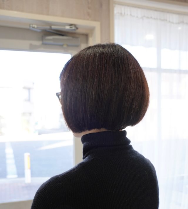 40代
量多め、少しクセあり、白髪あり

本日は、前髪のみのポイントカラーと、ステップボーンカットで、前回のボブをもう一度やりたい！と
2度目のボブ
ただもう少し短めにしたいということで、後襟足少し、剃ってます😊

#ステップボーンカット 
#ポブ 
#多毛 
#くせ毛 
#中村公園 
#40代